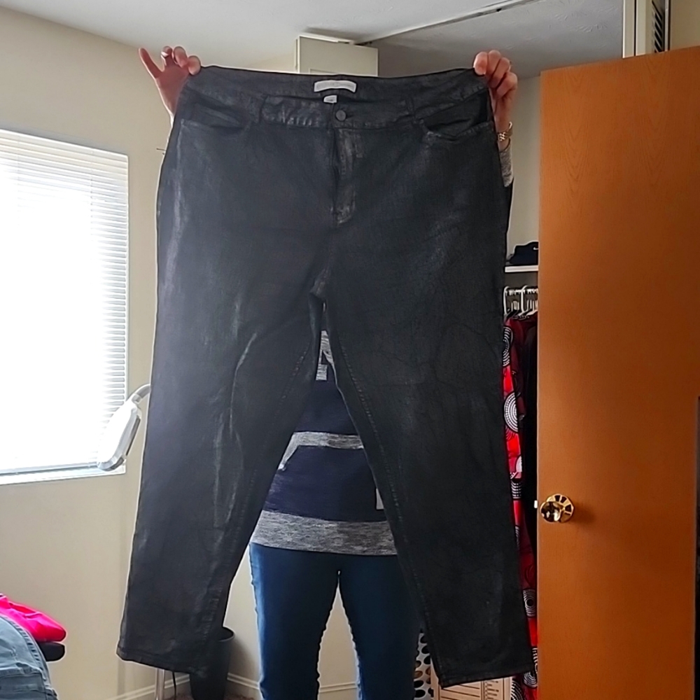 Black Jeans with a simmer